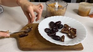 Дайте 1 ложку Вашему мужчине перед сном и он не отстанет от Вас всю ночь . Лучше виагры