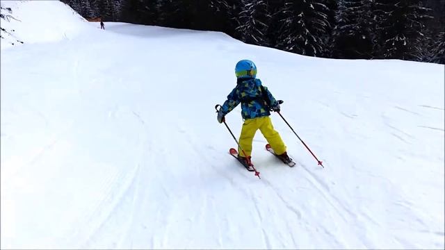 Ребенок 3 года на лыжах смотреть онлайн