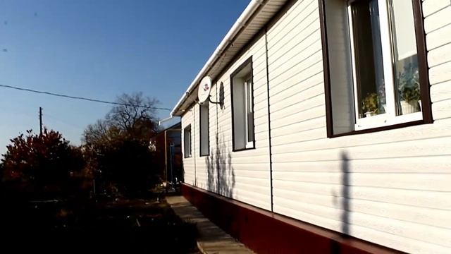 РАБОЧИЕ ВЛОЖИКИ ПРОДОЛЖАЮТСЯ В ДЕРЕВНЕ КАТИНО НА ОБШИВКЕ ДОМА САЙДИНГОМ смотреть онлайн