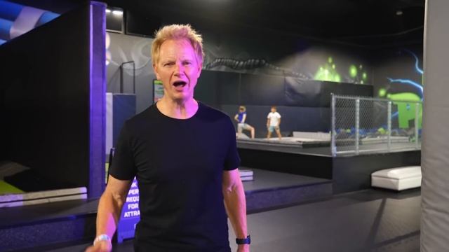 BOY vs GIRL Last To Leave Trampoline Park *Extreme Acro Gymnastic Challenge* смотреть онлайн