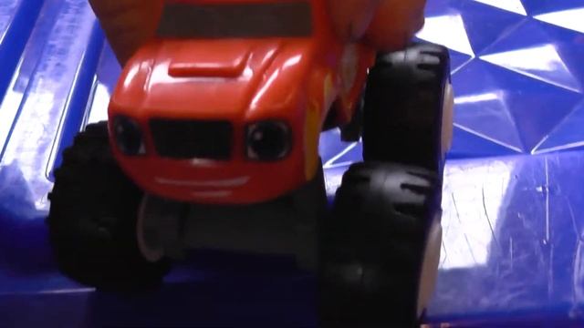 Вспыш и чудо машинки. смотреть онлайн