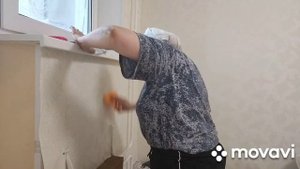 Подрезка обоев вокруг батареи отопления