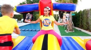 Влад и Никита занимаются спортом и получают игрушки