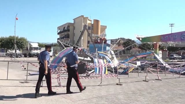 Palma Campania, crolla una giostra al luna park: dieci feriti смотреть онлайн