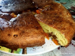 Шарлотка с тыквой и изюмом