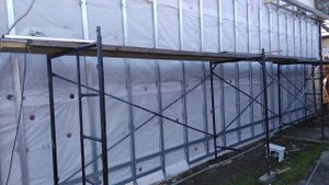 Монтирую каркас под сайдинг.