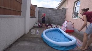 Чистим бассейн от грязи / обрабатываем бассейн хлором / Wash the pool yourself