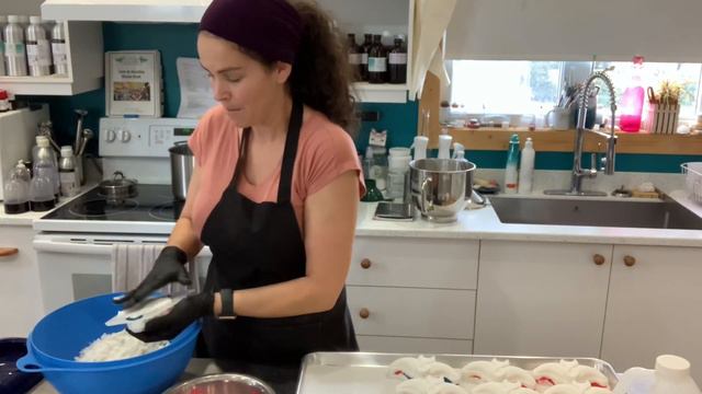 Moustache & Blue Ribbon Bath Bombs смотреть онлайн