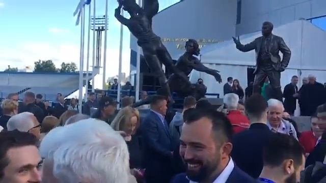 В Екатеринбурге открыли памятник Карполю. Он ему не понравился