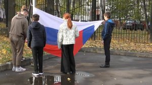 Церемония поднятия государственного флага Российской Федерации