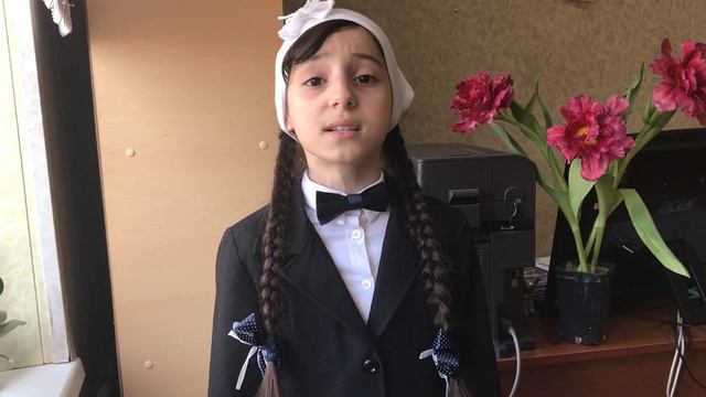 Страна читающая - Валиде Мехтизаде читает произведение "Весенние воды" Ф.И.Тютчева смотреть онлайн