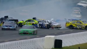 Массовая авария NASCAR 2014