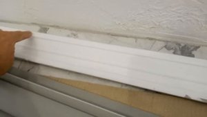 Установка плинтуса самый лучший способ . Installing a skirting board is the best way