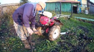 Самодельная рама мотоблока не мешает фрезам при работе