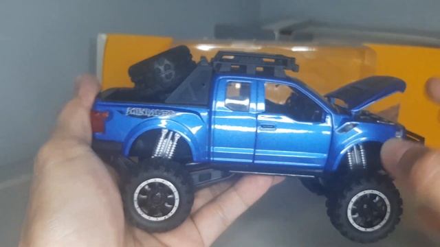Unboxing Of Ford F150 Raptor Off Road Pick Up Truck / 1:32 смотреть онлайн