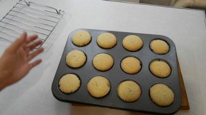 Капкейки/ Ванильные капкейки/ Капкейки с фруктовой начинкой
