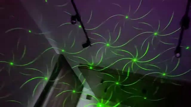 Лазер 120 узоров RG c RGB и UV подсветкой (на аккумуляторе) смотреть онлайн