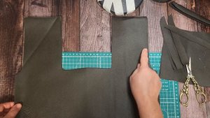 Как БЫСТРО сшить ПРОСТУЮ хозяйственную СУМКУ-маечку из НЕОБЫЧНОГО МАТЕРИАЛА своими руками!