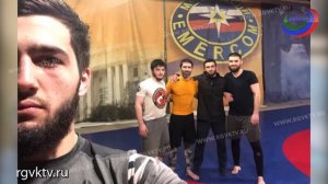 Спортсмен из Дагестана, получивший травму на соревнованиях по грэпплингу, начал дышать