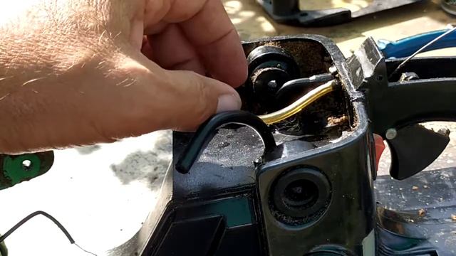 Как заменить трубочку на праймере ( подсос бензина) на китайских бензопилах? смотреть онлайн