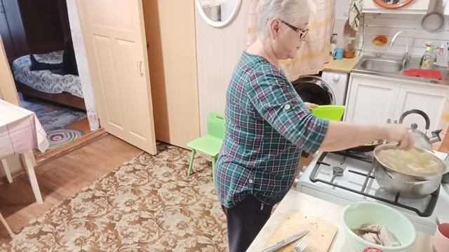 Моя солянка-(упрощённый вариант ??) // Квашеную капусту вынесла на холод ???. смотреть онлайн