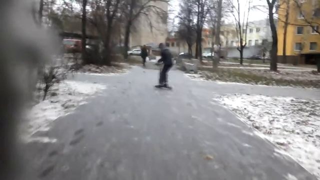 Дрифт зимой на трюковом самокатом смотреть онлайн