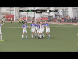 Отдал голевой пас между защитников