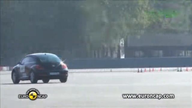VW Beetle - ESC test by EuroNCAP смотреть онлайн