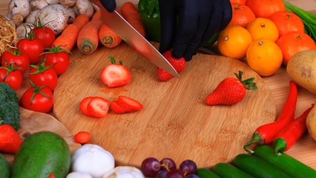 Фрукты, овощи, ягоды Как выглядит кумкват, белая слива, ежевика, черника, вишня, клубника, смородин смотреть онлайн