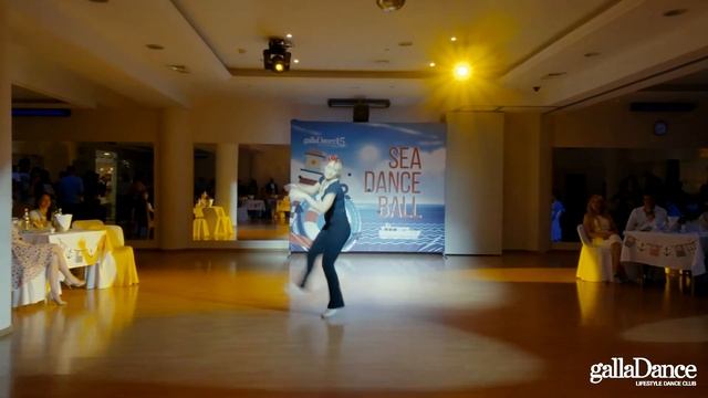 Бал в GallaDance Монарх Центр смотреть онлайн