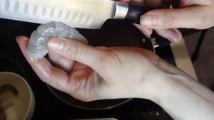 Как чистить креветки
