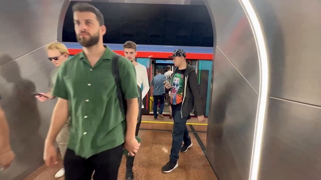 MOSCOW METRO??? SHOCK! The CLEANEST and BEAUTIFUL SUBWAY in the WORLD?? смотреть онлайн
