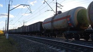 электровоз 2ЭС6-725 "СИНАРА" и электровоз ВЛ10У-719 с грузовым составом