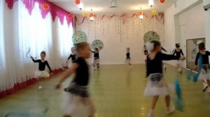 Танец с голубыми лентами