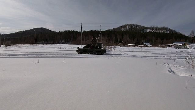 Гусеничный вездеход,проверка после изменений в двигателе и вариаторе смотреть онлайн