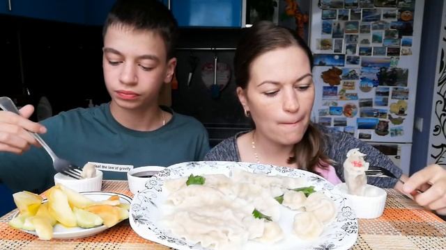 МУКБАНГ ПЕЛЬМЕНИ С ТЕЛЯТИНОЙ/ДАМПЛИНГИ С КРЕВЕТКАМИ