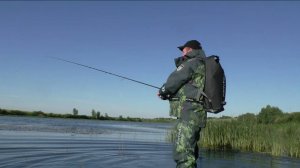 Рыбалка в окнах травы. Рыба клюёт на каждом забросе!