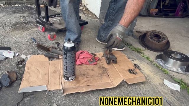 2010 Kia Soul Rear Brake Pads and Rotors Replacement смотреть онлайн