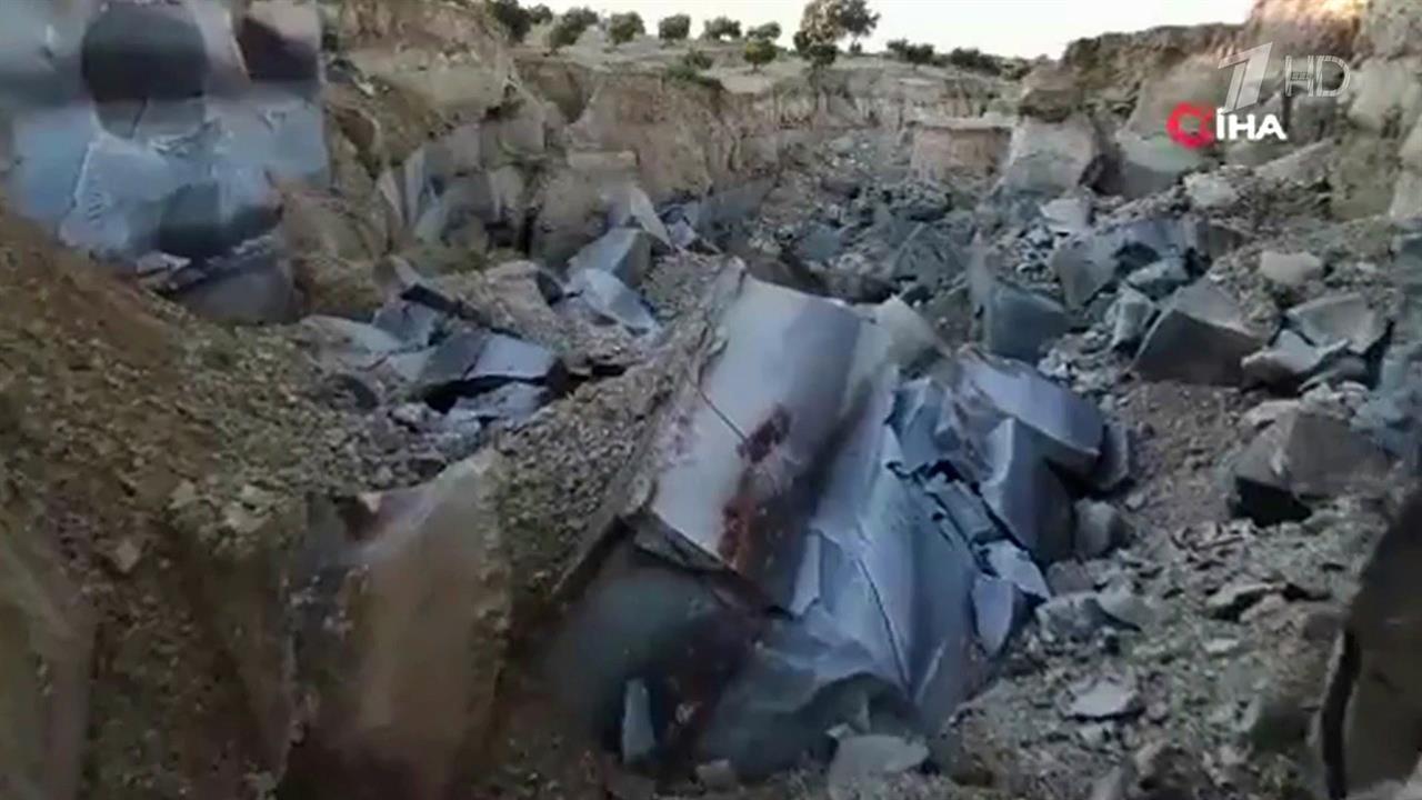 После разрушительного землетрясения в Турции появи...й разлом длиной 200 метров и глубиной больше 30