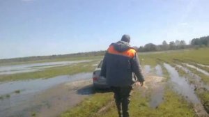 лада калина по грязи