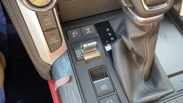 Toyota Land Cruiser 300 GR Sport 3.3D в Дубае ОАЭ смотреть онлайн