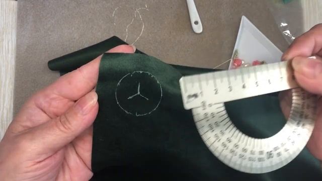 Брошь в ретро стиле (Розы) I Как вышить бисером объёмную брошь Часть 1 смотреть онлайн