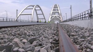 На Крымском мосту начали устанавливать систему управления движением поездов