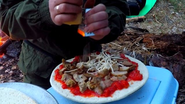 ПИЦЦА С ДЫМКОМ | Печем в лесу смотреть онлайн