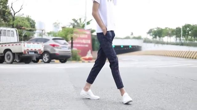 Мужские брюки карандаш 2021 летние полосатые клетчатые брюки, корейские модные капри, зауженные смотреть онлайн