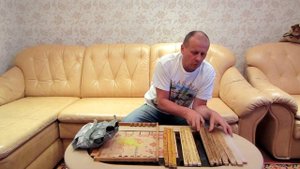 Мисочки и пластиковые стаканчики на планке для сбора маточного молочка с Алиэкспресс.