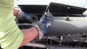 Volkswagen Sharan 2002 Бардачок . Как снять центральный дефлектор с бардачком ?
