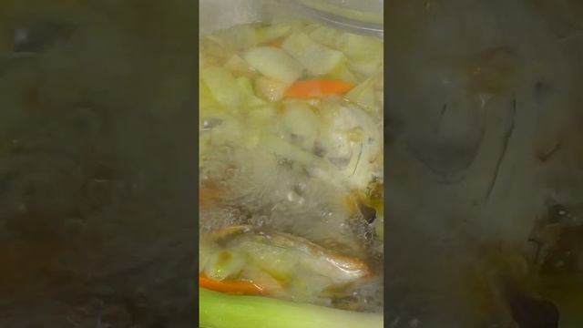 Куриный суп с лапшой.