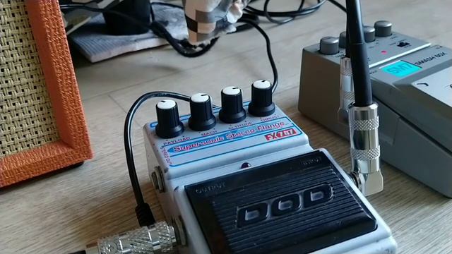 DOD Superstereo Flange FX747 & Ibanez Tone Lok SM7 Smash Box (gated distortion) смотреть онлайн