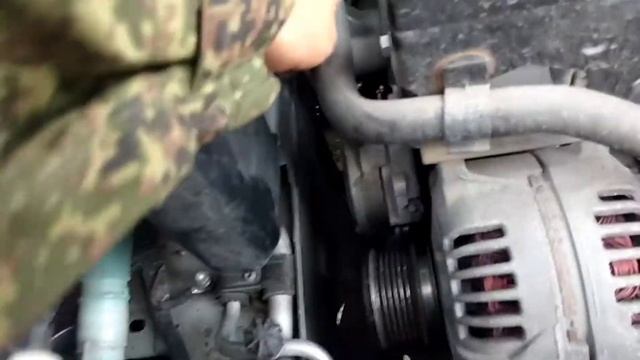 Установил короткий ремень генератора в обход шкива компрессора кондиционера Шкода Октавия А5 FL смотреть онлайн